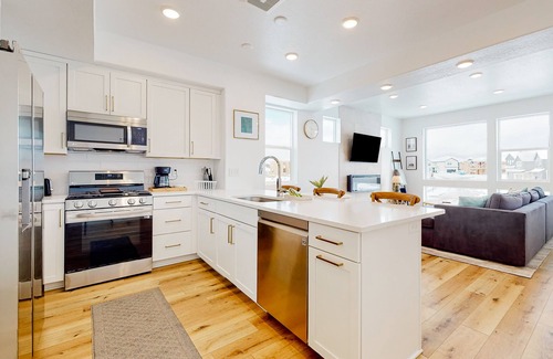 Park City House | Brand-new townhome near slopes & town with fireplace, home gym, & W/D - dogs OK