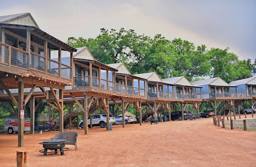 Sutherland Springs Cabin | Brand new waterfront Cabin with many amenities: Pool, hot tub & kayaking. - RC8