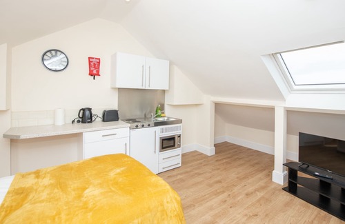 Southampton Apartment | *BrandNew* Studio Flat near Solent Uni w/Parking