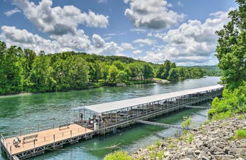 Branson Apartment | Branson Condo with Resort Amenities and Marina Views!