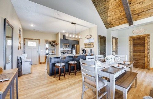 Table Rock Cabin | Branson Log Cabin Near Silver Dollar City & Lake!