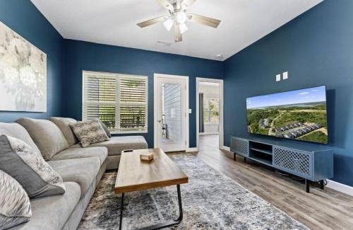 Branson Apartment | Branson Seasons Luxury Condo Pets Pool Grill Game Room Balcony