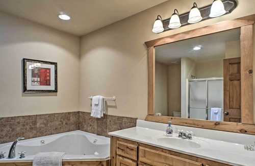 Branson West Cabin | Branson West Retreat: 2 Suites w/ Ideal Location!