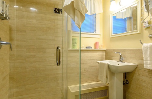 Stowe Bed & Breakfast | Brass Lantern Inn