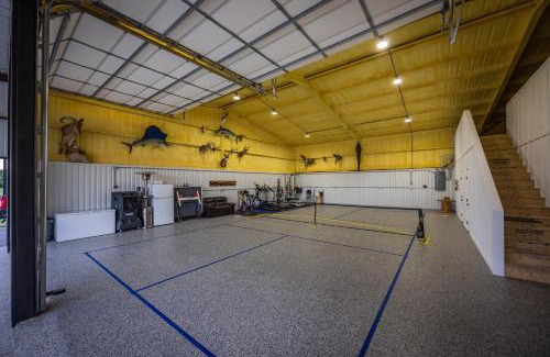 Gholson House | Brazos River Escape, Hot Tub, Indoor Pickleball, Firepit, Fishing, Kayaking, Nature Trail