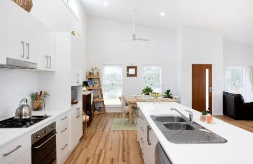 Dolphin Point House | Break Away