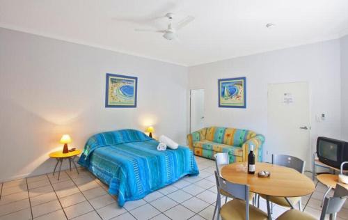 Agnes Water Apartment | Breakaway - Central, Bright & Breezy Studio with Communal Pool, Minutes From Agnes Water Main Beach