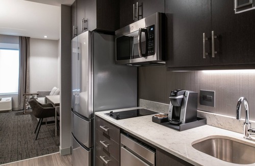 Quincy Apartment | Breakfast + Fitness Center | 7 Miles from Downtown