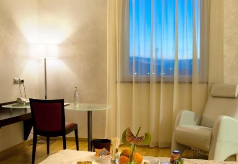 Mosciano Sant'Angelo Hotel | Breaking Business Hotel