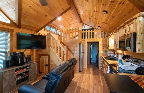 Marshall Cabin | Breathtaking 2BR escape w/scenic views & firepit