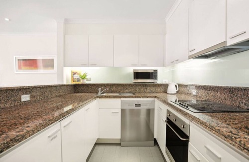 The Rocks Apartment | Breathtaking Harbour Bridge Views in Prime Locale!