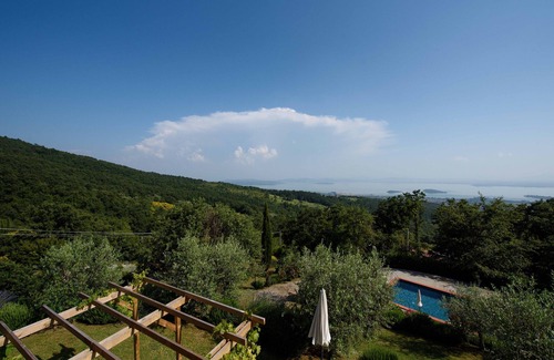 Lisciano Niccone Villa | Breathtaking lake Trasimeno view villa 10 people
