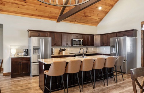 Indian Point House | Breathtaking Lake Views, Indoor Pool, Fireplaces, Gameroom & Endless Fun