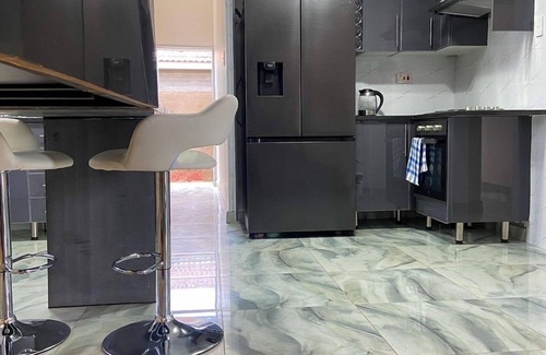 Bulawayo House | Breathtaking modern home for holiday makers, business and romantic gateways!