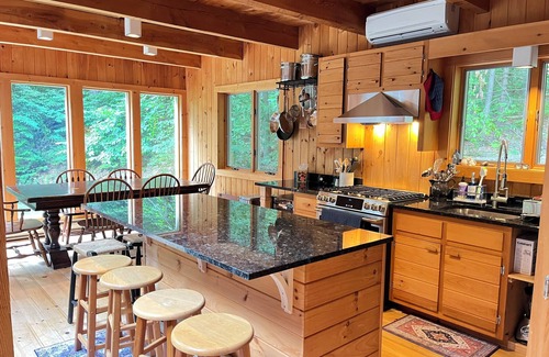 Lanesborough House | Breathtaking Post & Beam minutes from Jiminy Peak, Williamstown, Lenox & hiking