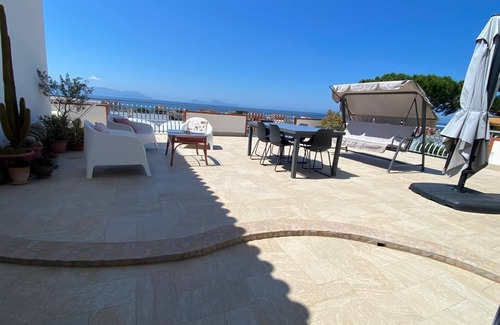 Torre del Greco House | Breathtaking views of Capri, Sorrento and Naples await you. Great location
