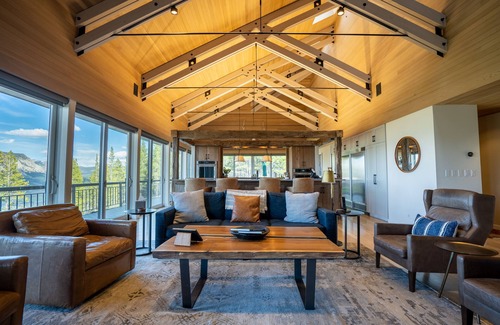 Crested Butte House | Breathtaking Views, 70 Acres, Huge Deck with Hot Tub & 5-Star Family Fun! ⛰️⛰️⛰️