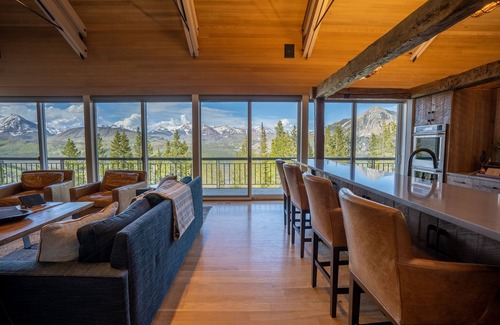 Crested Butte House | Breathtaking Views, 70 Acres, Huge Deck with Hot Tub & 5-Star Family Fun! ⛰️⛰️⛰️