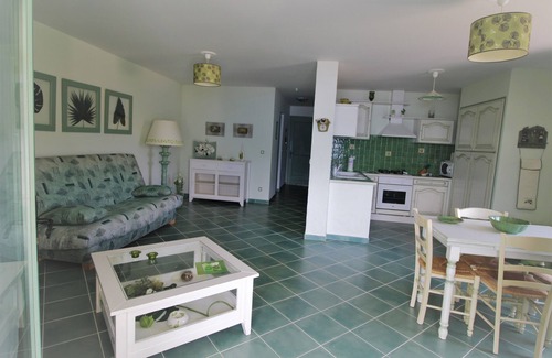 Tiuccia Apartment | BREATHTAKING VIEWS. Splendid large green T2 upstairs, very quiet
