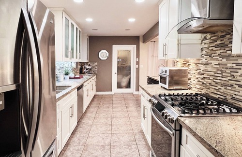 Shadow Hills House | Breathtaking Views Near Hollywood Studios