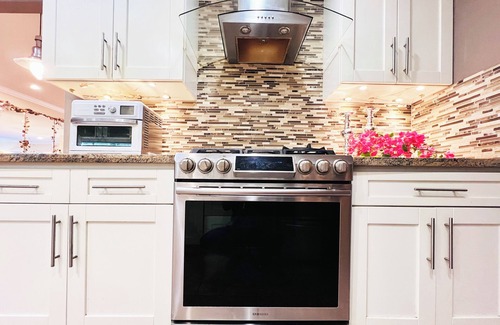 Shadow Hills House | Breathtaking Views Near Hollywood Studios