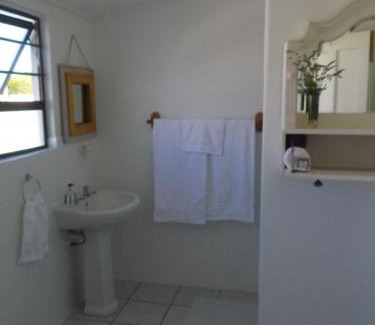 Kidd's Beach Bed & Breakfast | Breeze Inn Guesthouse