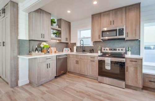 Mission Beach House | Breezy Bayside Cottage