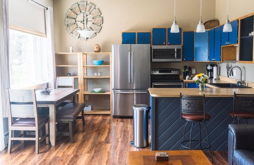 Wildernest Condo | Breezy CO mountain condo with spectacular sunset