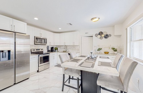 Pompano Beach House | Breezy dog-friendly home near Deerfield Beach with private pool, lawn, fast WiFi