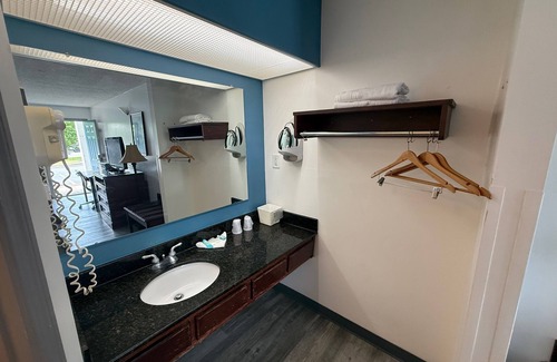 Roanoke Rapids Hotel | Brentwood Inn & Suites