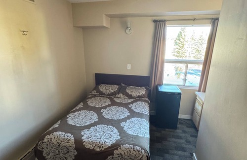 Breton Hotel | Breton Hotel