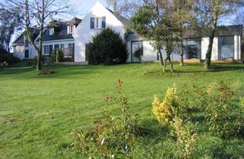Clohars-Carnoet Villa | Breton style villa set in a large garden, indoor heated pool (28°), jacuzzi (37°), sauna