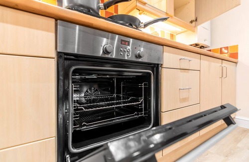 Norwich Apartment | Brewery View | Central| Close to restaurants | 2 Bed | Stylish Apt | Lift | Unique