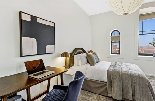 Downtown Baltimore Hotel | Brexton Hotel | Touchless Stunning Studio