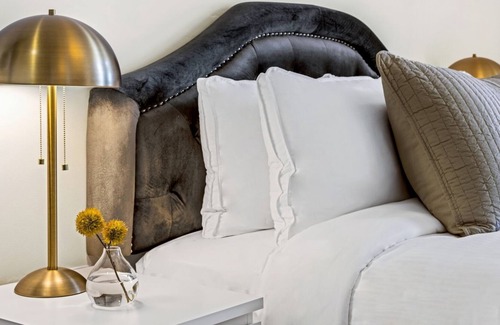 Downtown Baltimore Hotel | Brexton Hotel | Touchless Stunning Studio