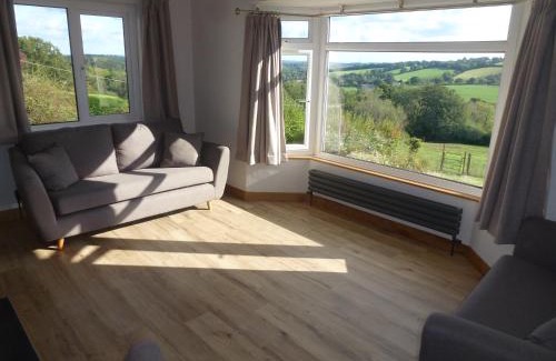 Newton Saint Cyres House | Briardene Cottage - Devon countryside - sleeps 6