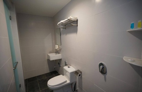 Taman Istana Hotel | Brick Box Hotel