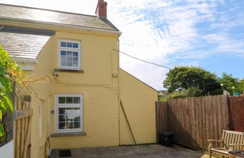 Landewednack House | Brick Cottage