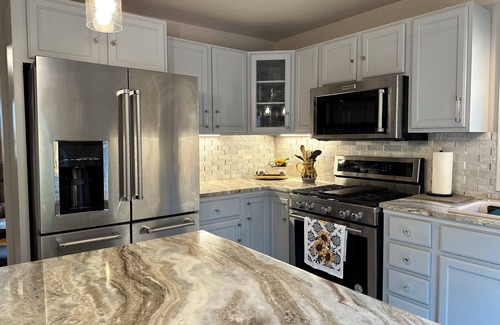 Manitowoc House | Brick Vacation House On Waldo Blvd w/Heated Garage, BBQ, Fire Pit