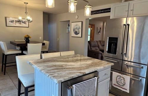Manitowoc House | Brick Vacation House On Waldo Blvd w/Heated Garage, BBQ, Fire Pit