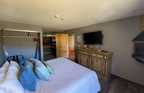 Mount Charleston Hotel | Bridal Suite at The Retreat on Charleston Peak – Minutes from the Trails