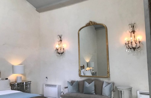 Vaison-la-Romaine Apartment | Bridal suite