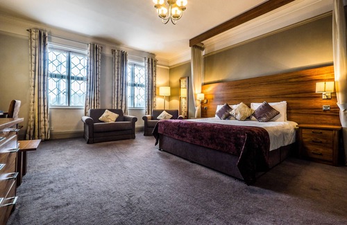 London Borough of Ealing Hotel | Bridge Hotel
