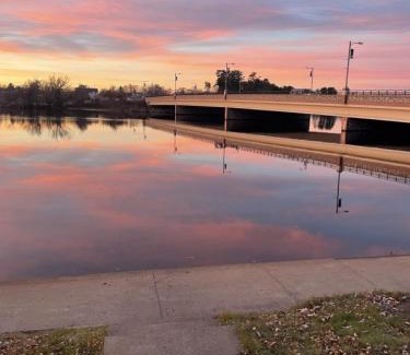 Tomahawk House | Bridge Inn Tomahahwk - 1st Floor, Room 106,1 King Bed, Pet Friendly, Laminate Wood Flooring, Walkout, River View, Price Includes 1 Pet Fee