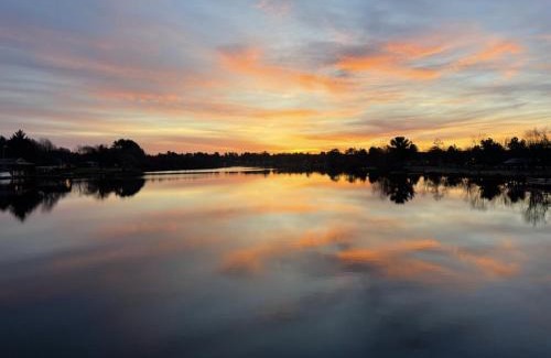 Tomahawk House | Bridge Inn Tomahahwk - 1st Floor, Room 106,1 King Bed, Pet Friendly, Laminate Wood Flooring, Walkout, River View, Price Includes 1 Pet Fee