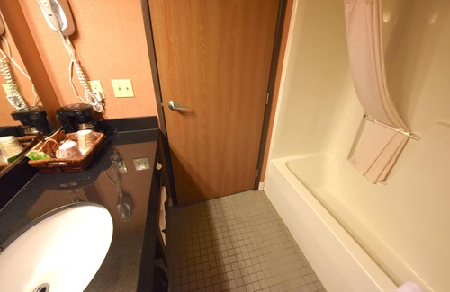 Mackinaw City Hotel | Bridge Vista Beach - Hotel & Convention Center