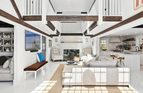 Bridgehampton House | Bridgehampton Renovated Luxe Farmhouse - Your Dream Vacation Home Awaits!