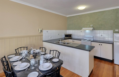 Moama Hotel | Bridges on Meninya Motel & Apartments