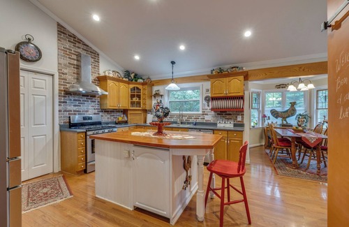 Greeneville House | Bridgeview Bend - Charming 3-bedroom house with spacious yard and seasonal creek