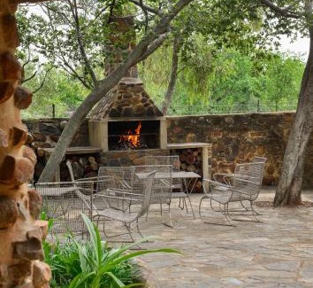 Hekpoort House | Bridgewaters Horse Park Poolside Rondawel